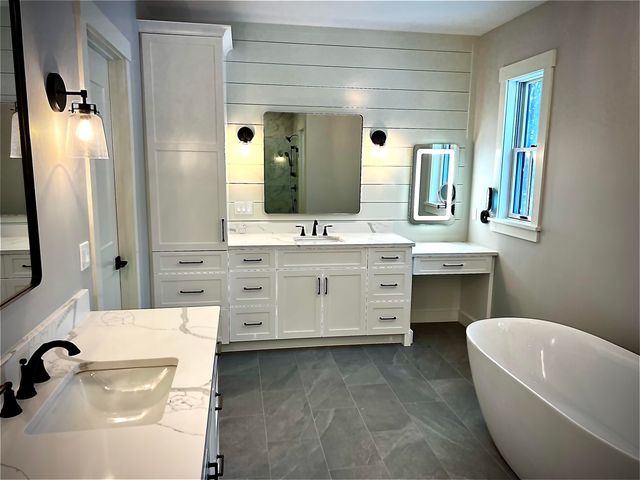 22 Hilliard Road, Kensington, NH 03833