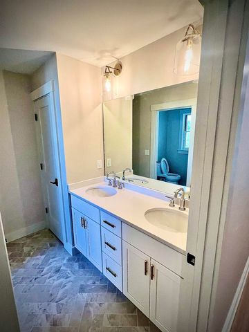 22 Hilliard Road, Kensington, NH 03833