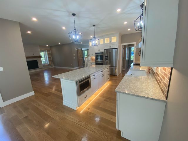 22 Hilliard Road, Kensington, NH 03833