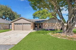 2302 37th Avenue N, Texas City, TX 77590