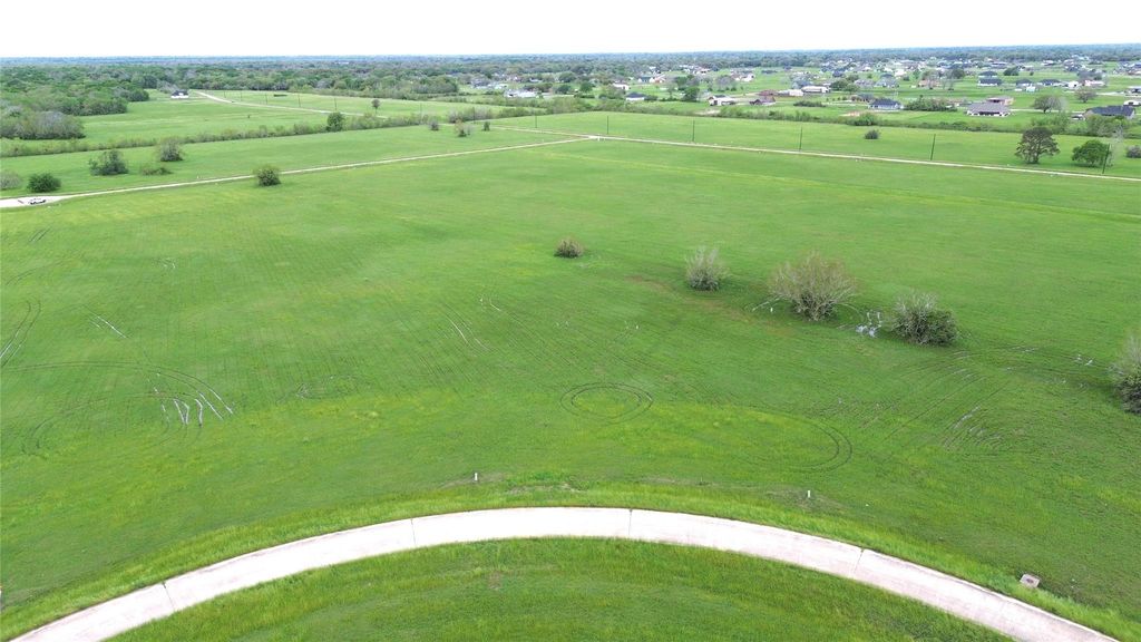504 Brahman Trail, Angleton, TX 77515