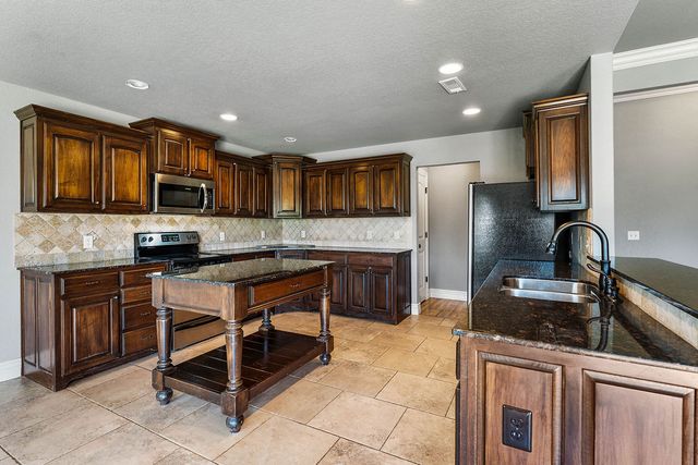 3700 NE Oaktrace Avenue, Bentonville, AR 72712