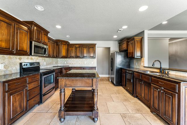 3700 NE Oaktrace Avenue, Bentonville, AR 72712