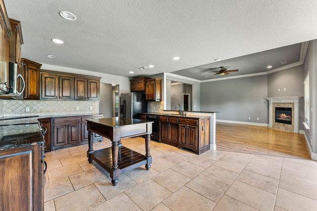 3700 NE Oaktrace Avenue, Bentonville, AR 72712
