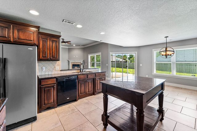3700 NE Oaktrace Avenue, Bentonville, AR 72712