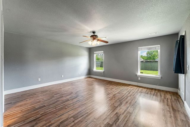 3700 NE Oaktrace Avenue, Bentonville, AR 72712