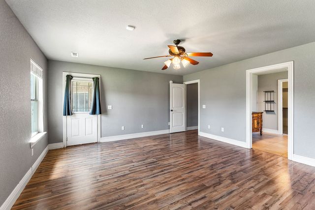 3700 NE Oaktrace Avenue, Bentonville, AR 72712