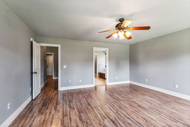 3700 NE Oaktrace Avenue, Bentonville, AR 72712