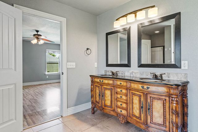3700 NE Oaktrace Avenue, Bentonville, AR 72712