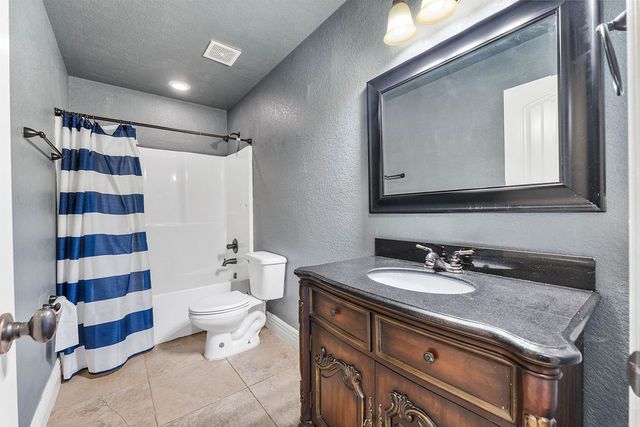 3700 NE Oaktrace Avenue, Bentonville, AR 72712
