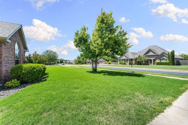 3700 NE Oaktrace Avenue, Bentonville, AR 72712