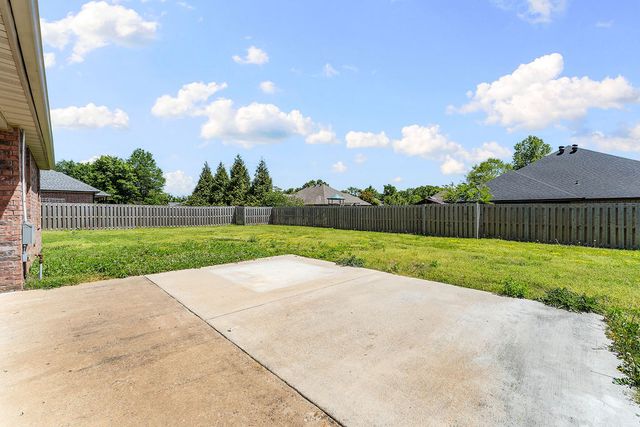 3700 NE Oaktrace Avenue, Bentonville, AR 72712