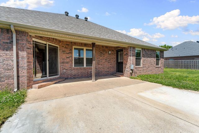 3700 NE Oaktrace Avenue, Bentonville, AR 72712