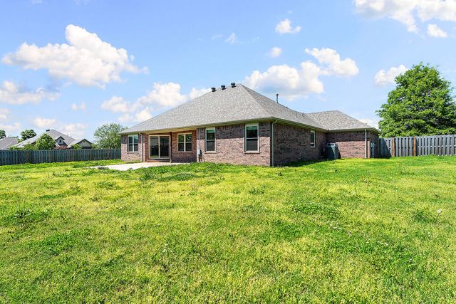 3700 NE Oaktrace Avenue, Bentonville, AR 72712