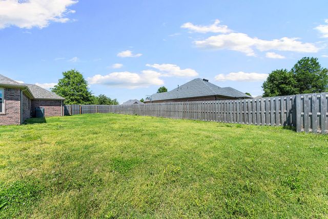 3700 NE Oaktrace Avenue, Bentonville, AR 72712