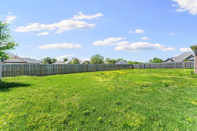 3700 NE Oaktrace Avenue, Bentonville, AR 72712