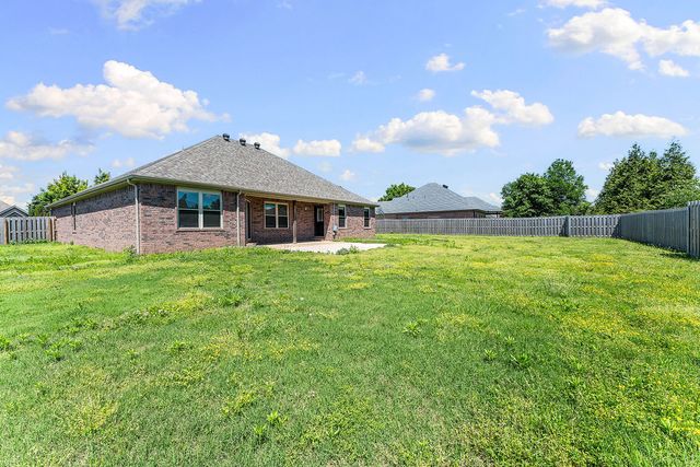 3700 NE Oaktrace Avenue, Bentonville, AR 72712