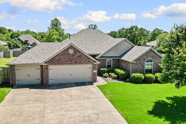 3700 NE Oaktrace Avenue, Bentonville, AR 72712