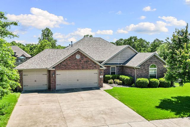 3700 NE Oaktrace Avenue, Bentonville, AR 72712