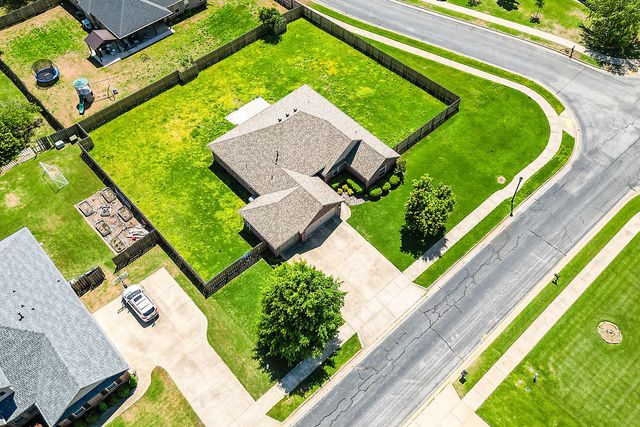 3700 NE Oaktrace Avenue, Bentonville, AR 72712