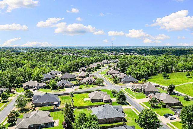 3700 NE Oaktrace Avenue, Bentonville, AR 72712