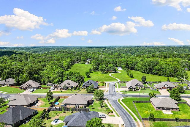 3700 NE Oaktrace Avenue, Bentonville, AR 72712