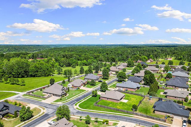 3700 NE Oaktrace Avenue, Bentonville, AR 72712