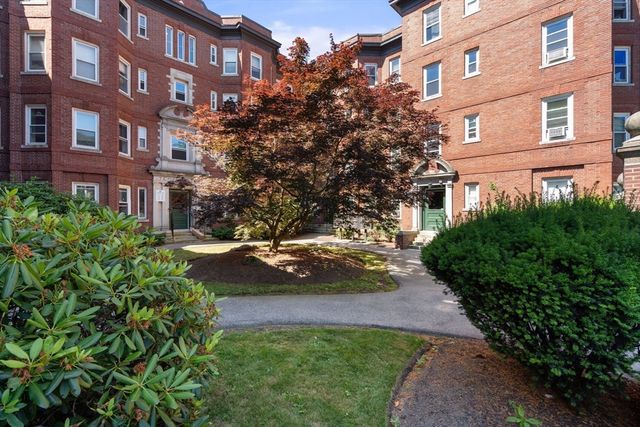 15 Lynde St 1, Salem, MA 01970