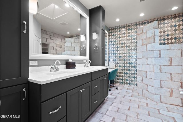 6054 VIA DE LOS ARBOLES, El Paso, TX 79932