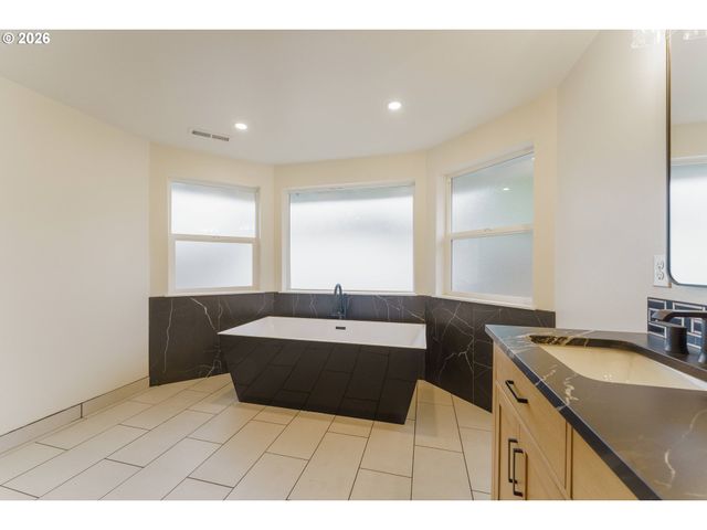 3670 Nw 163RD Ter, Beaverton, OR 97006