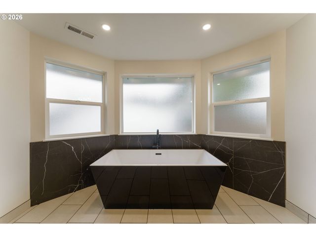 3670 Nw 163RD Ter, Beaverton, OR 97006