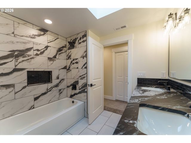 3670 Nw 163RD Ter, Beaverton, OR 97006