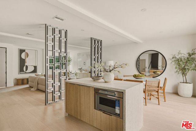 11967 Mayfield Ave 105, Los Angeles, CA 90049