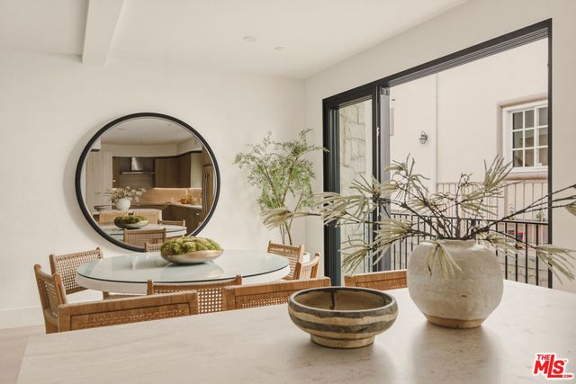 11967 Mayfield Ave 105, Los Angeles, CA 90049