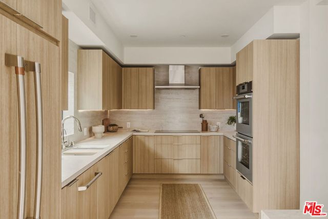 11967 Mayfield Ave 105, Los Angeles, CA 90049