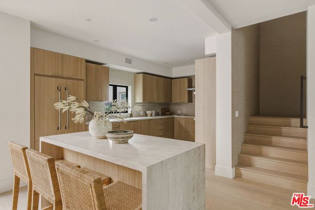 11967 Mayfield Ave 105, Los Angeles, CA 90049