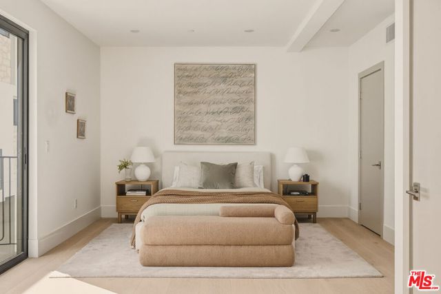 11967 Mayfield Ave 105, Los Angeles, CA 90049