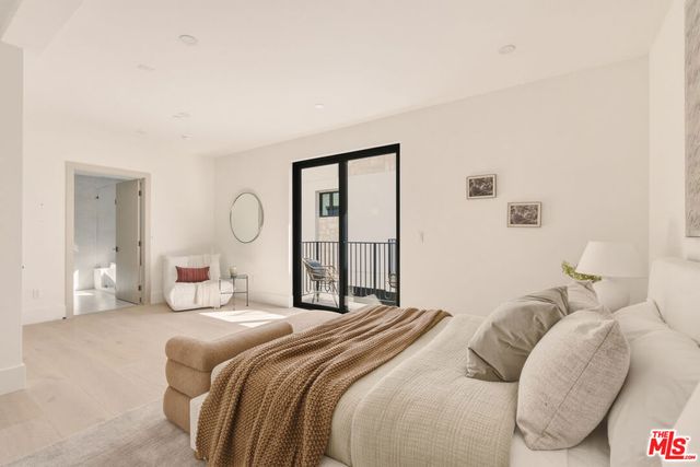 11967 Mayfield Ave 105, Los Angeles, CA 90049