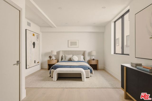 11967 Mayfield Ave 105, Los Angeles, CA 90049