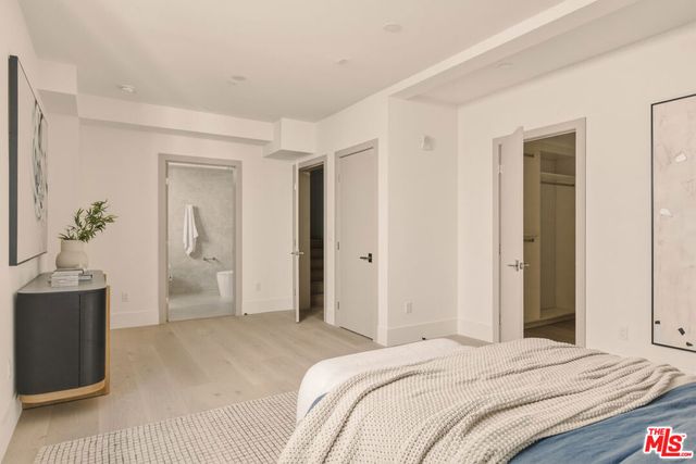 11967 Mayfield Ave 105, Los Angeles, CA 90049