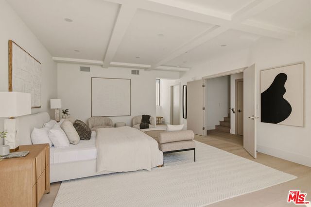11967 Mayfield Ave 105, Los Angeles, CA 90049