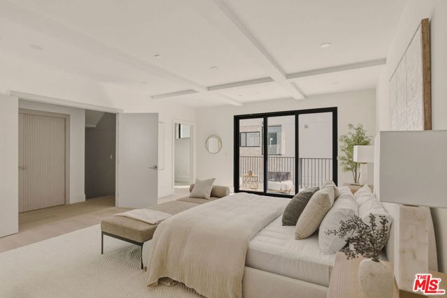 11967 Mayfield Ave 105, Los Angeles, CA 90049