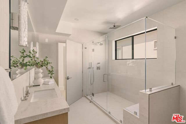 11967 Mayfield Ave 105, Los Angeles, CA 90049