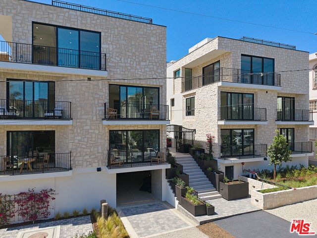 11967 Mayfield Ave 105, Los Angeles, CA 90049
