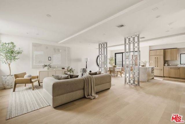 11967 Mayfield Ave 105, Los Angeles, CA 90049