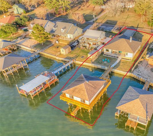 200 Little Dove, Livingston, TX 77351