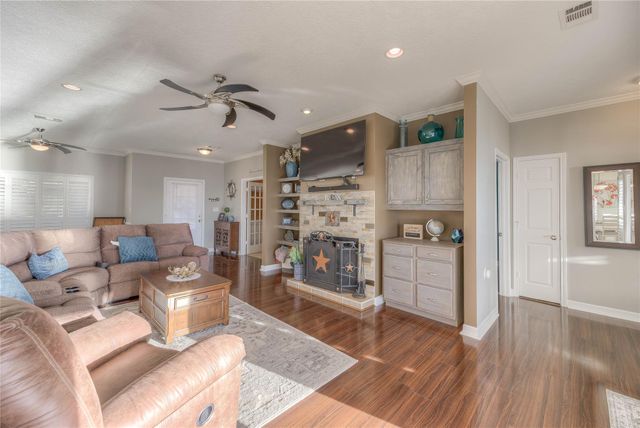 200 Little Dove, Livingston, TX 77351