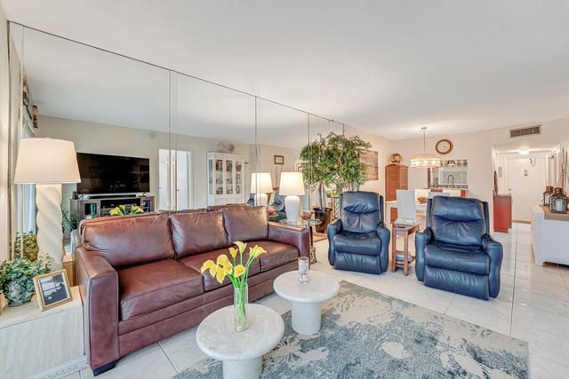 646 Snug Harbor Drive H301, Boynton Beach, FL 33435