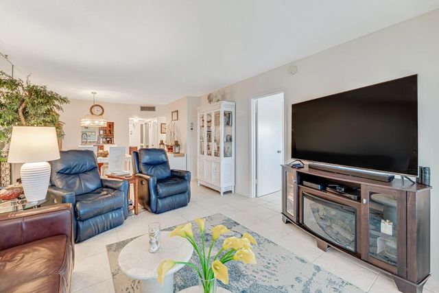 646 Snug Harbor Drive H301, Boynton Beach, FL 33435