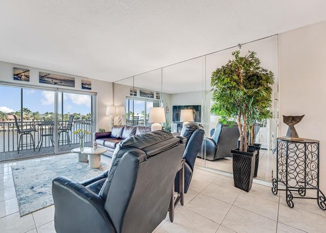 646 Snug Harbor Drive H301, Boynton Beach, FL 33435